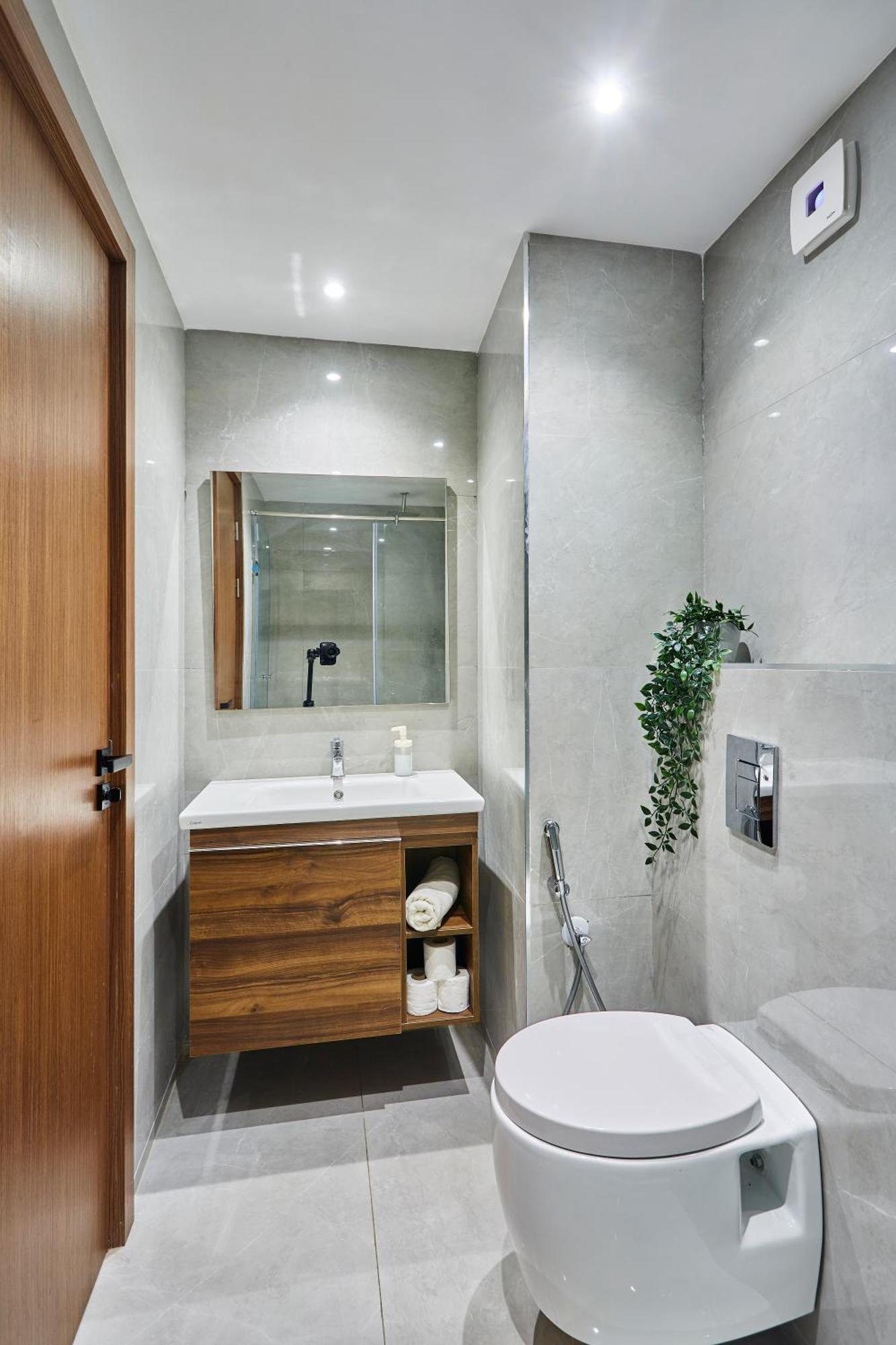 Discover In Our 3-bed Gem With Parking *