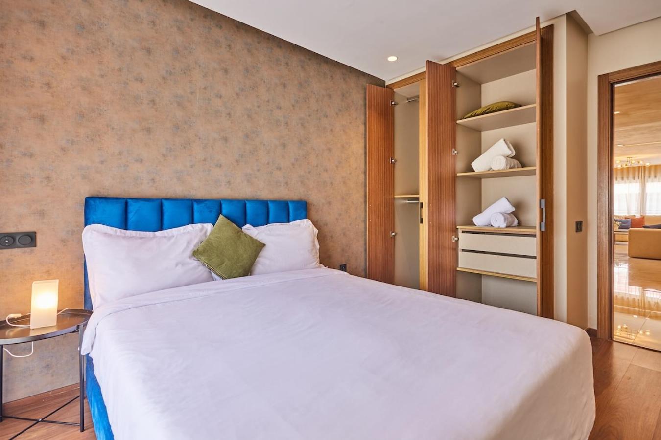 Discover In Our 3-bed Gem With Parking *