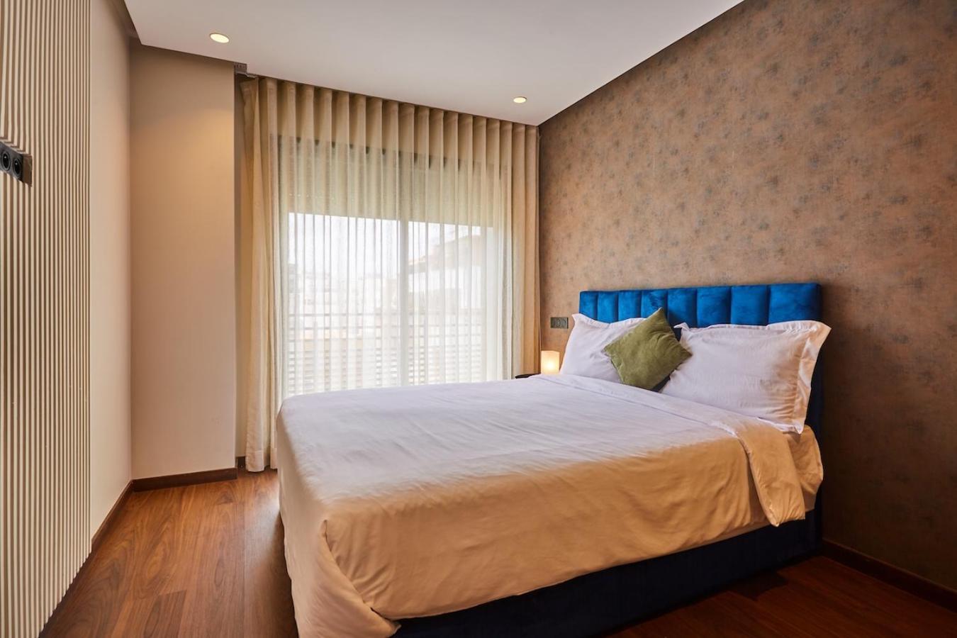 Discover In Our 3-bed Gem With Parking