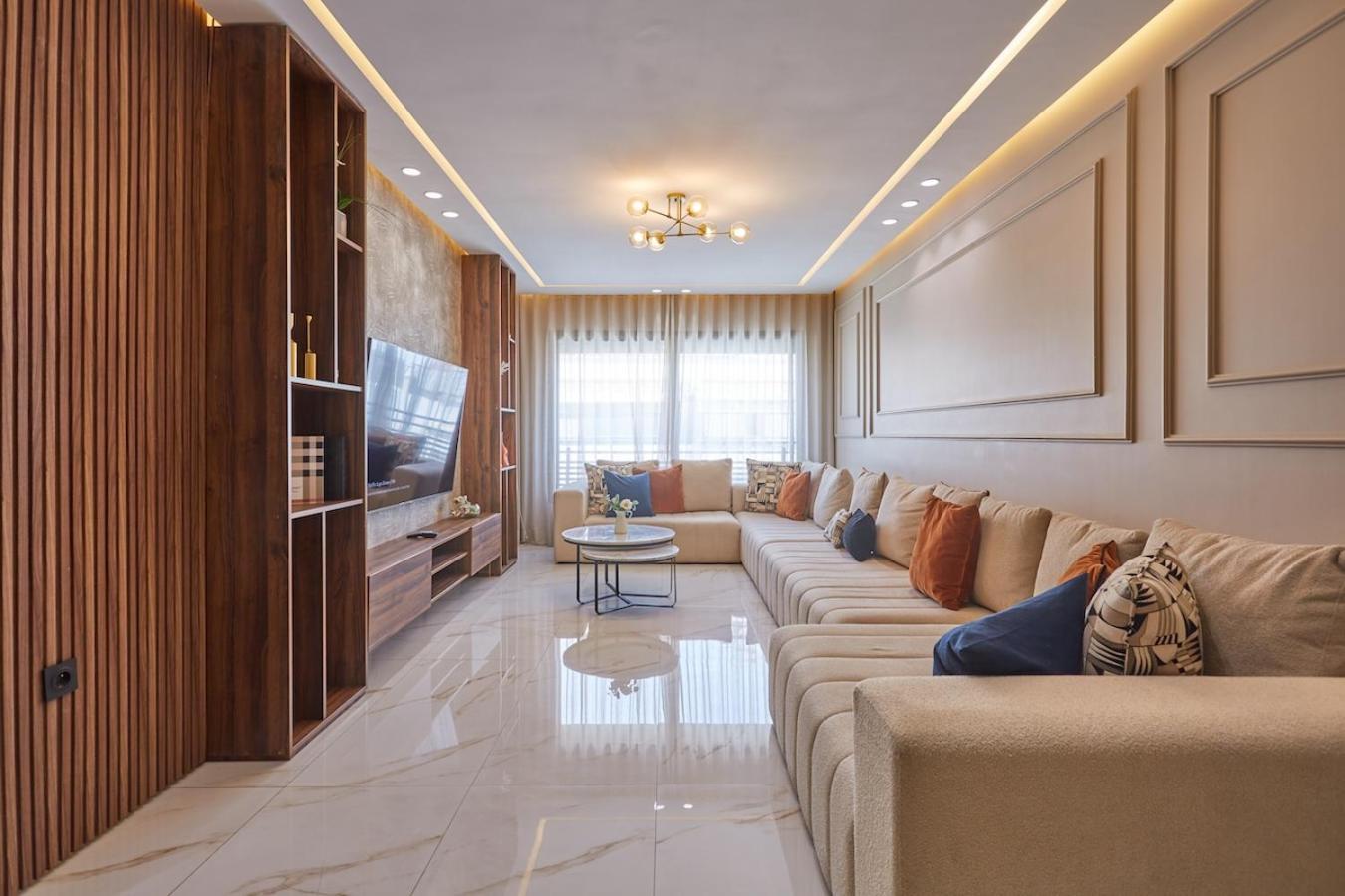 Apartment Discover In Our 3-bed Gem With Parking