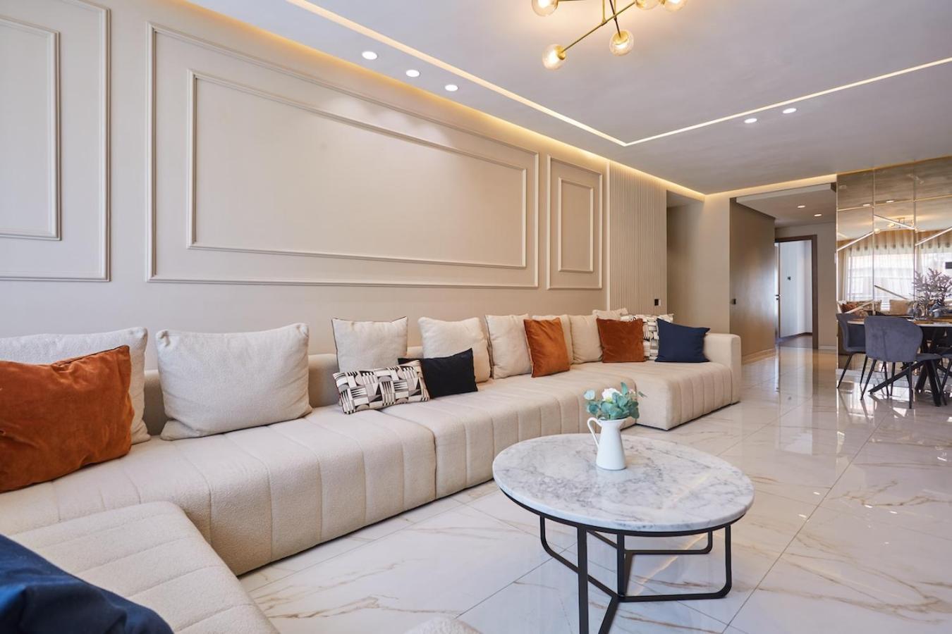 Apartment Discover In Our 3-bed Gem With Parking *